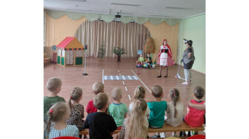 Инсценировка сказки по ПДД «Красная шапочка» Инсценировка сказки по ПДД «Красная шапочка».